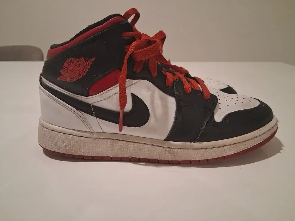 Nike Air Jordan 1 Mid GS 